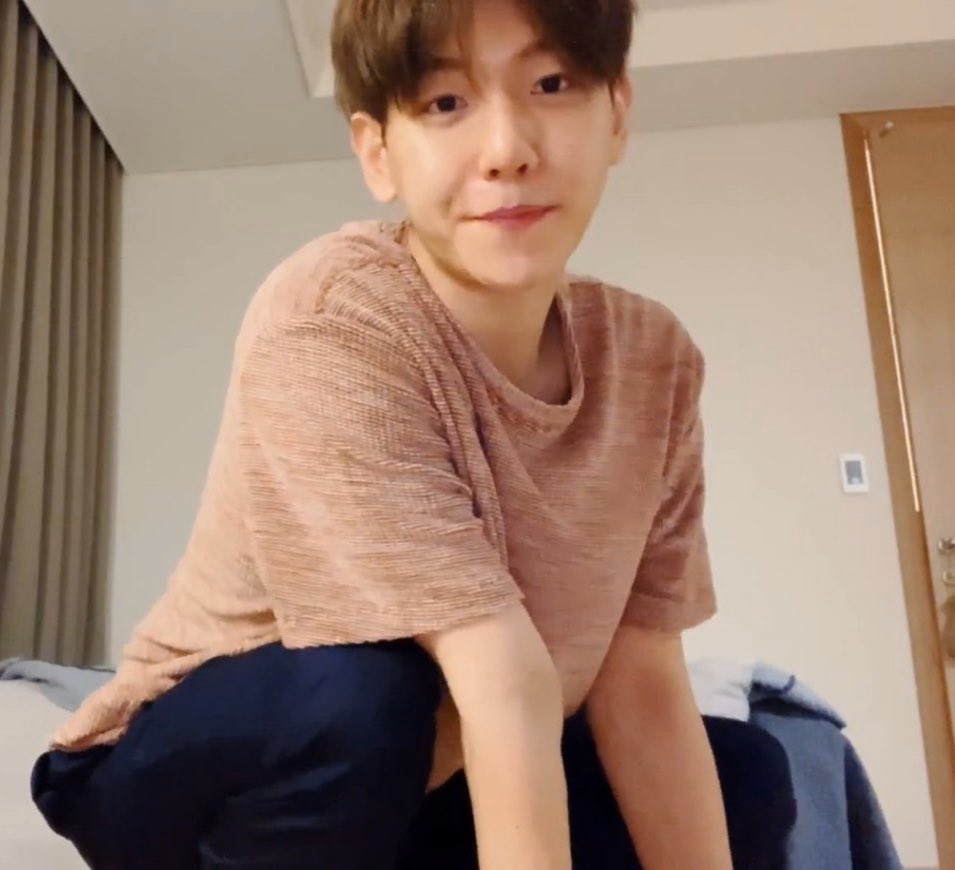 WWEXOL's tweet photo. EXO-Ls did you watch @B_hundred_Hyun vlive? 😱
What was your favorite part?

Tell Us Below By Using These Hashtags 
#HappyKyoongDay 
#WeLoveYou3000Baekhyun
#자랑스러운_큥이날
#해피큥데이
#HappyBaekhyunDay  #자랑스러운_큥이날 @weareoneEXO https://t.co/dykwBnHHOQ