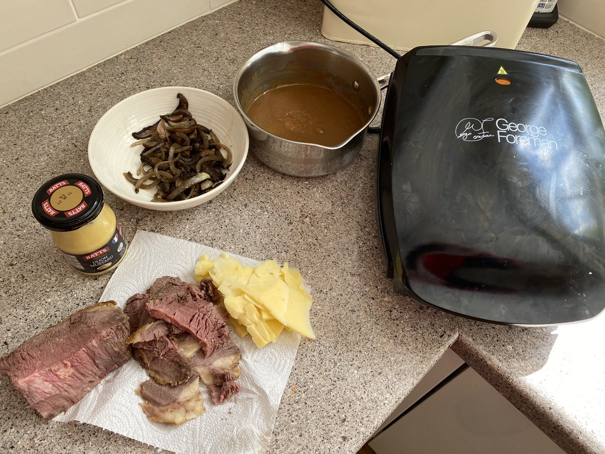 Proper beef toastie!! Gravy dip!! 💪 <a href="/FLAMEBASTER/">Chris Roberts</a> <a href="/GoodFoodChannel/">GoodFoodChannel</a>