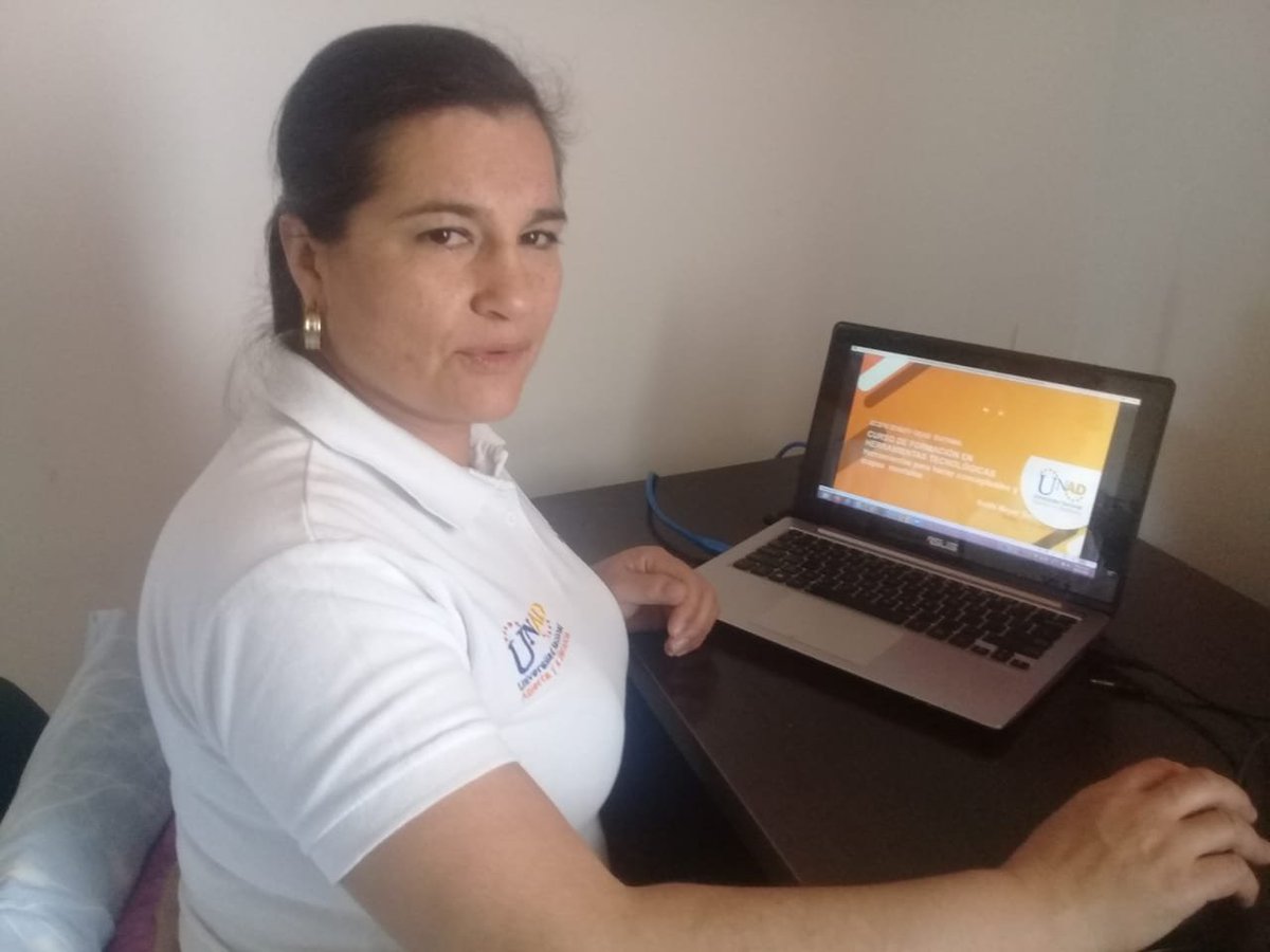 GoldaTorres2's tweet photo. Docentes de  la ECBTI UNAD Duitama  orientan curso de formación en herramientas tecnológicas a Docentes de Instituciones Educativas de la Ciudad de Duitama.
Hoy  como usar el classroom y herramientas para ahcer  mapas  conceptuales y mentales. https://t.co/s7v85Q2SnL