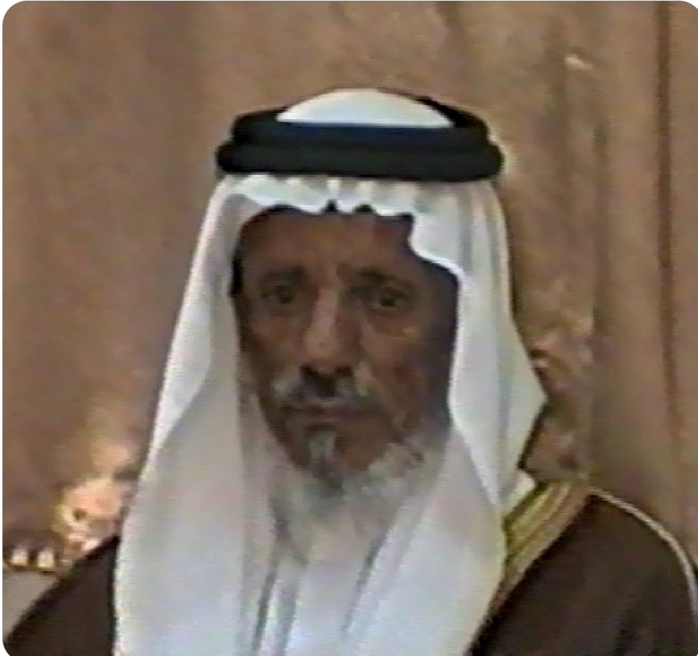 من الرجال الذين انتقلوا الي الدار الآخره ولم  ننساهم من #ذاكرتنا 
#الشيخ / مشاري بن حميد بن صهيب الحمودي السلمي 
من ماعرف عنه الكرم وإصلاح ذات البين و الحكمه .
لا تنسوه من دعاكم في هذا الشهر الفضيل .   
نسأل الله له الرحمه والمغفره وأن يسكنه فسيح جناته ..
#مكتب_العطافي