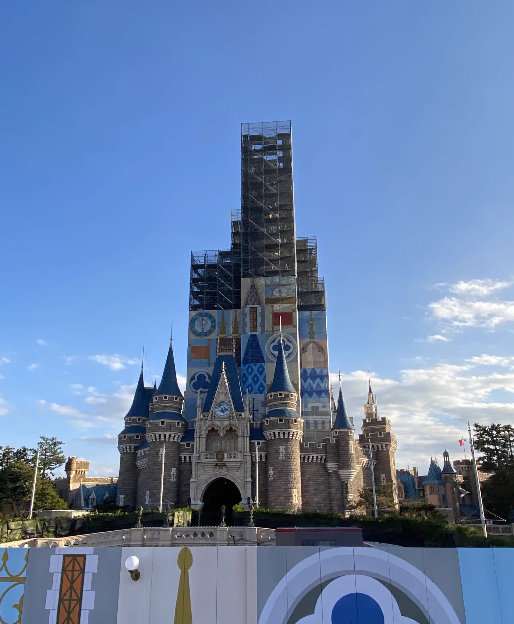 @TDR_PR 絶対正面です
#ディズニー 
＃シンデレラ城工事中 