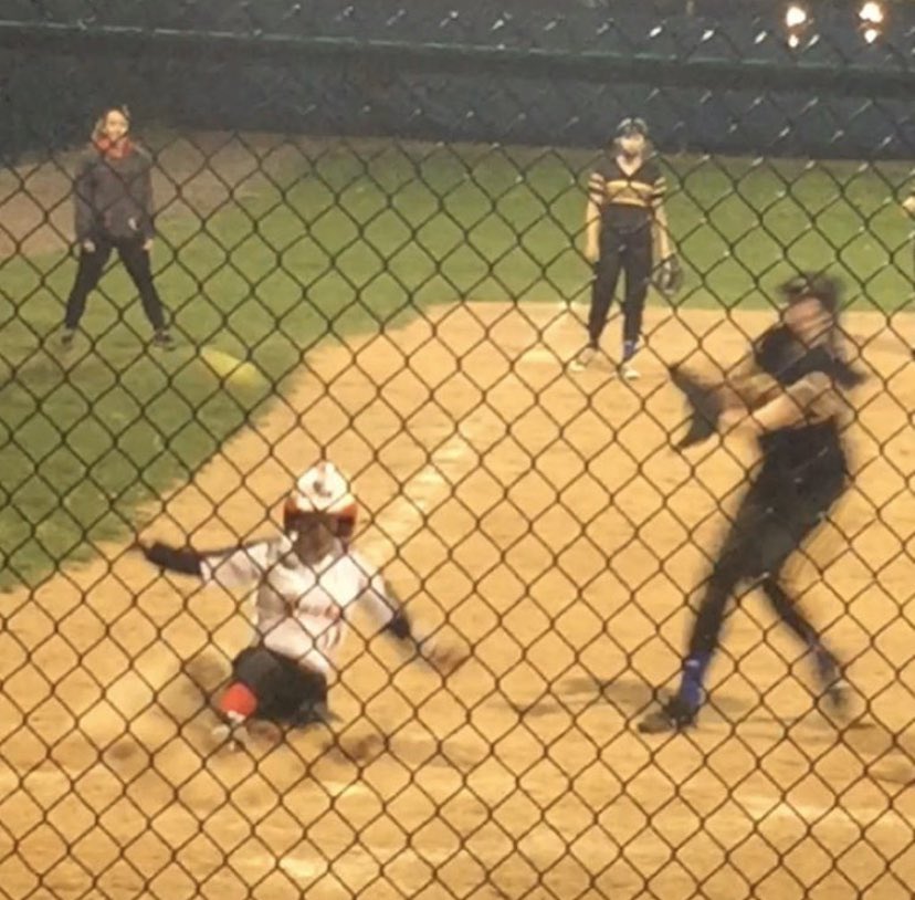 PLDFastpitch's tweet photo. Senior Spotlight: Marlenne has been playing for Dunbar since her sophomore year. Her future plans are to study Chemical Engineering and Mathematics at UK and be a part of the Lewis Honors College. She was always willing to try any position and do so with a smile! #GoDawgs https://t.co/UhnoDi62aP
