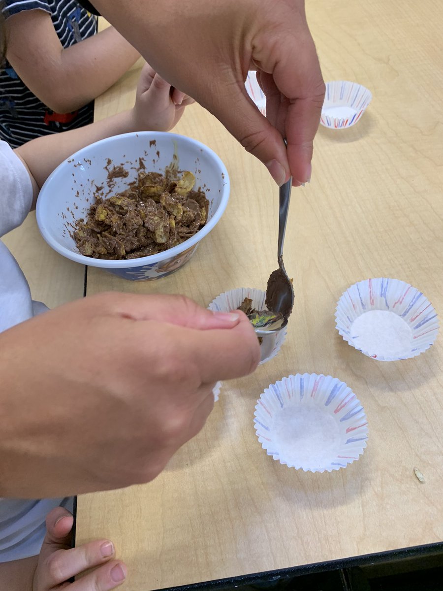 TheCroftPrimary's tweet photo. Children of key workers have enjoyed making treats today whilst supporting @HelpforHeroes by using their limited edition golden syrup. https://t.co/cZthC5ddUG
