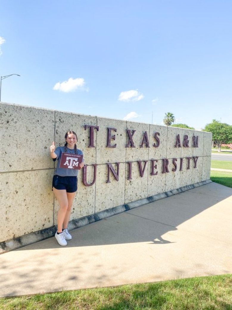 SpringISD's tweet photo. Congratulations to Avery Dowling, a graduating senior at Spring High @SPRINGHIGHLIONS. Avery is headed to Texas A&amp;M @TAMU where she plans to study Biomedical Science &amp; become a Physician Assistant in Pediatrics! @DowlingAvery #SpringIntoGraduation #SpringISDCollegeSigningWeek https://t.co/fdOh3saVuM