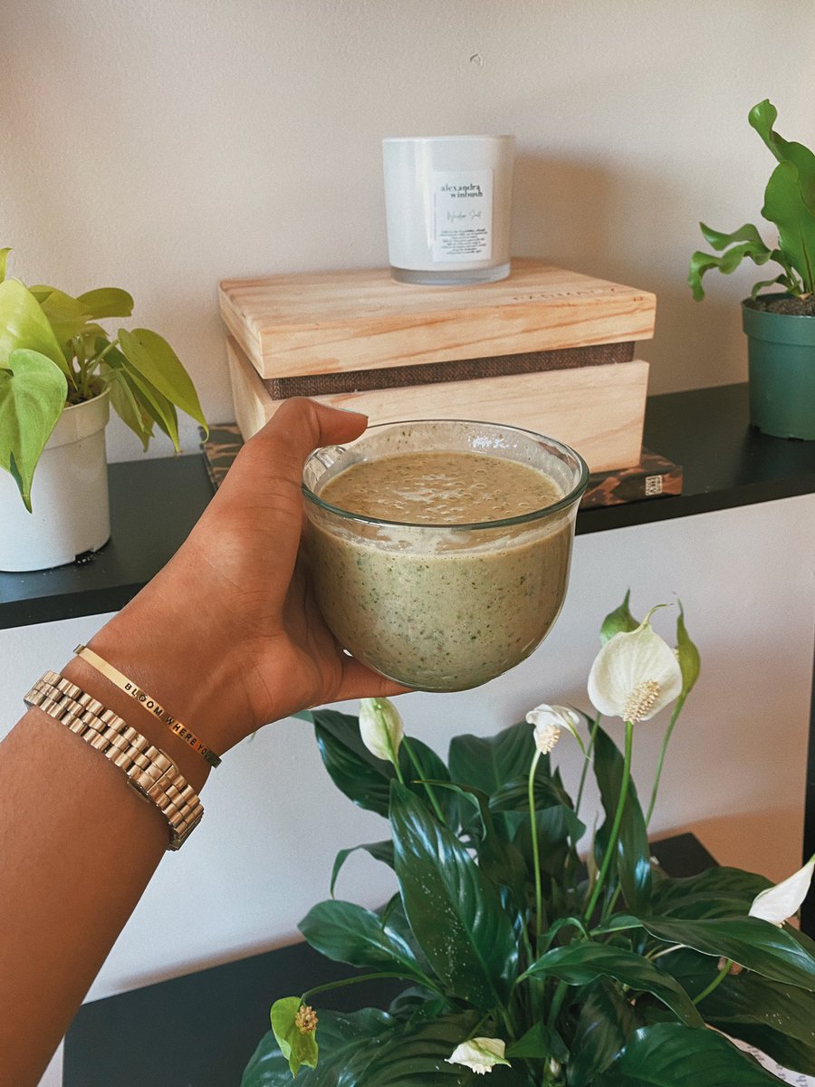 LeArielleSimone's tweet photo. 3-day gut cleanse:
start each day with green tea w/ ginger, turmeric, honey. 

DAY 1
breakfast:
- 1 cup water
- 1 cup strawberries
- 1 banana
- ½ cup spinach
- 1 tbsp flaxseed
- 1 tbsp almond butter
- 2 tbsp lemon juice https://t.co/tFSJBEcx4C