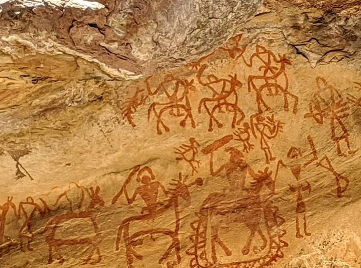 VertigoWarrior's tweet photo. Located 45 kms from Bhopal is the majestic site of Bhimbetka, probably the world`s oldest Rock Art Gallery. This UNESCO world heritage site has some rock paintings going as far back as 8000 B.C. i.e over 10,000 years ago..! https://t.co/9Wq5JuwnPU