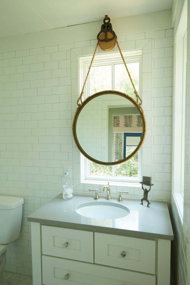 GraniteDiv's tweet photo. 😘 Fabulous Farmhouse Guest Bath featuring Subway Tile wall. 
 https://t.co/pkOSGu9drx
#tiletuesday #farmhouse #farmhousebath https://t.co/80RAi9iFJz