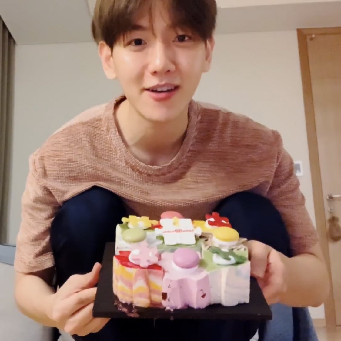 pikineem's tweet photo. 29개월 순우유 말랑 콩떡 백현이 생일 축하해 ❤ 브이앱 해 줘서 너무너무 고맙고 이번 솔로 앨범도 대박 나자 사랑해 ❤❤

#해피큥데이  
#HappyBaekhyunDay https://t.co/hDXQJJUUsR