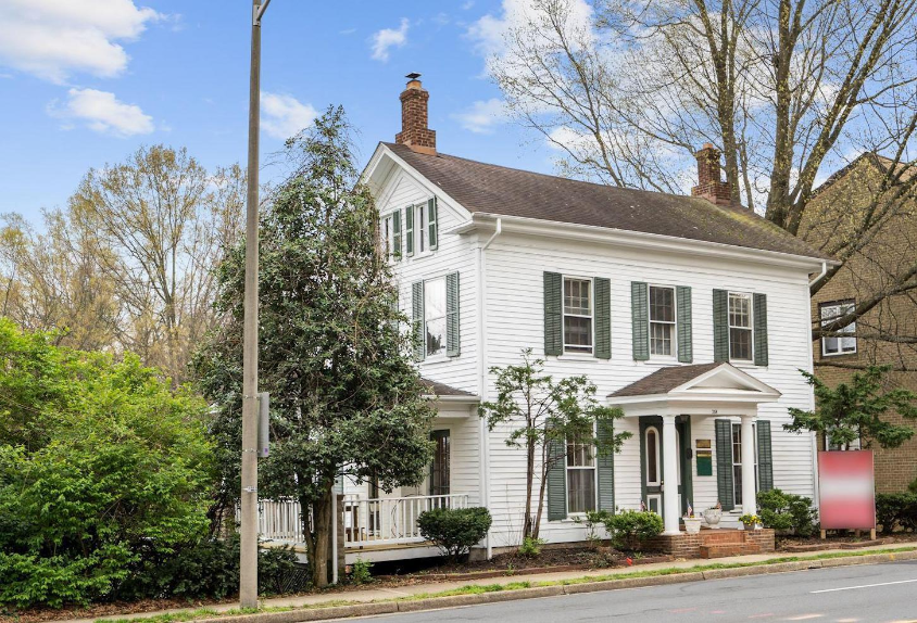 New Price: $899K: Lee Highway property: Heart of Falls Church. Potential Seller financing. Live - Work Potential (office, day care, residential, etc.) 3D model available to virtually walk-thru property.

Website Link: lnkd.in/eHySAQd
3D Model Link: my.matterport.com/show/?m=3juvnS…