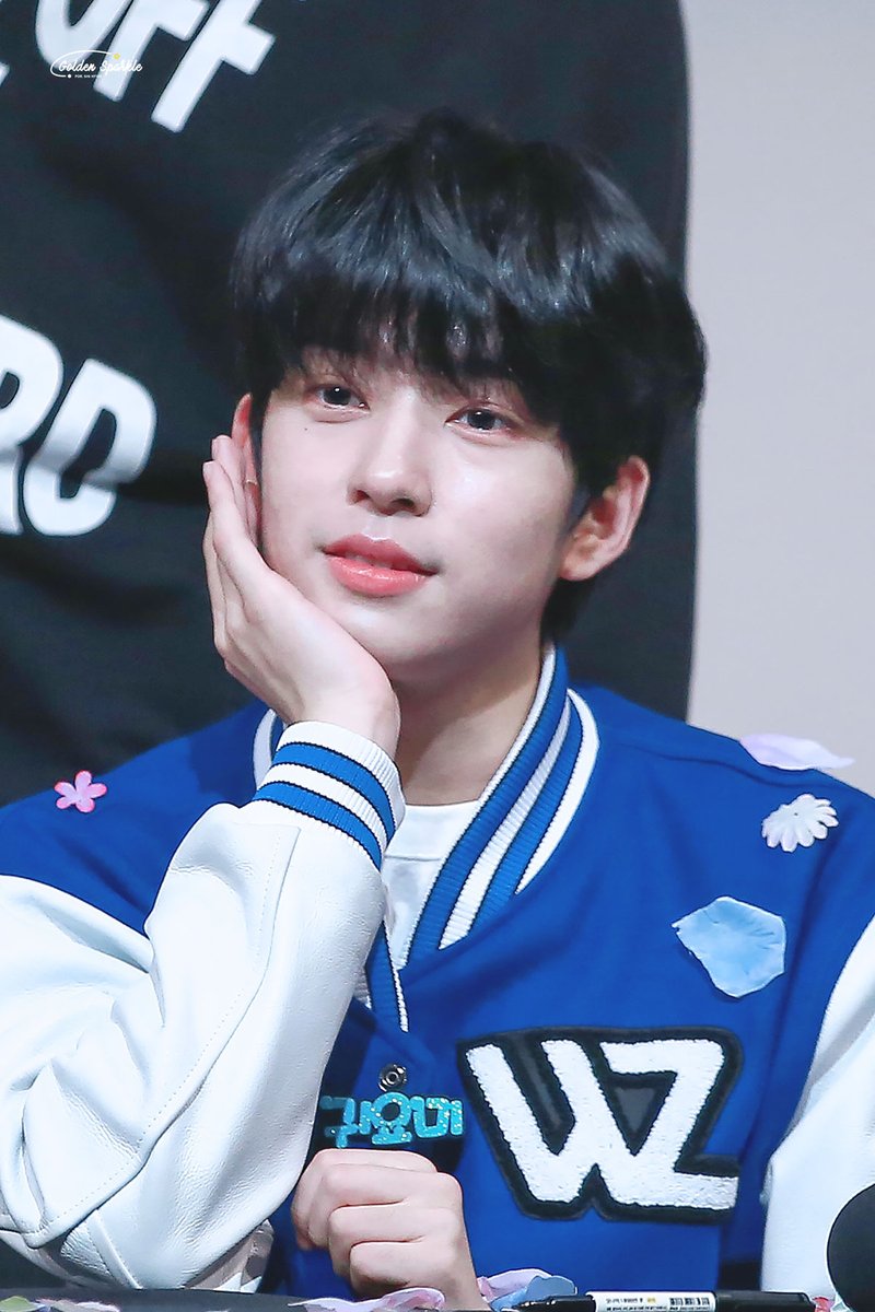 GOLDENSPARKLE56's tweet photo. 어지러운 이 세상에 
내가 숨 쉰 이유.

#따스한_봄날의_시현이는_누구보다_아름답다 https://t.co/45bxQrrJHx