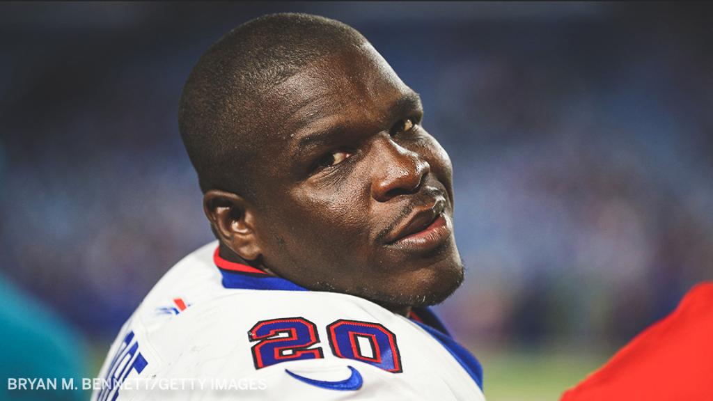 Frank Gore is signing a one-year deal with the Jets, per <a href="/AdamSchefter/">Adam Schefter</a>.

🔸 Turns 37 this month
🔸 Will be his 16th season
🔸 3rd on the all-time rushing list 

Legend.