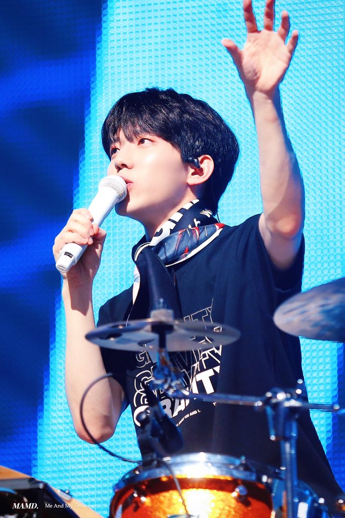 ↳ °˖✧ day 126 ✧˖°today i finally sat down and talked w my parents about what i’m gonna do from now on... kinda scared but i’ll try my best... ANYWAYS!!! DOWOON!!! HEAD EMPTY NO THOUGHTS JUST YOON DOWOON!!! i think i prefer midday but midnight also looks good too aaaaa ♡