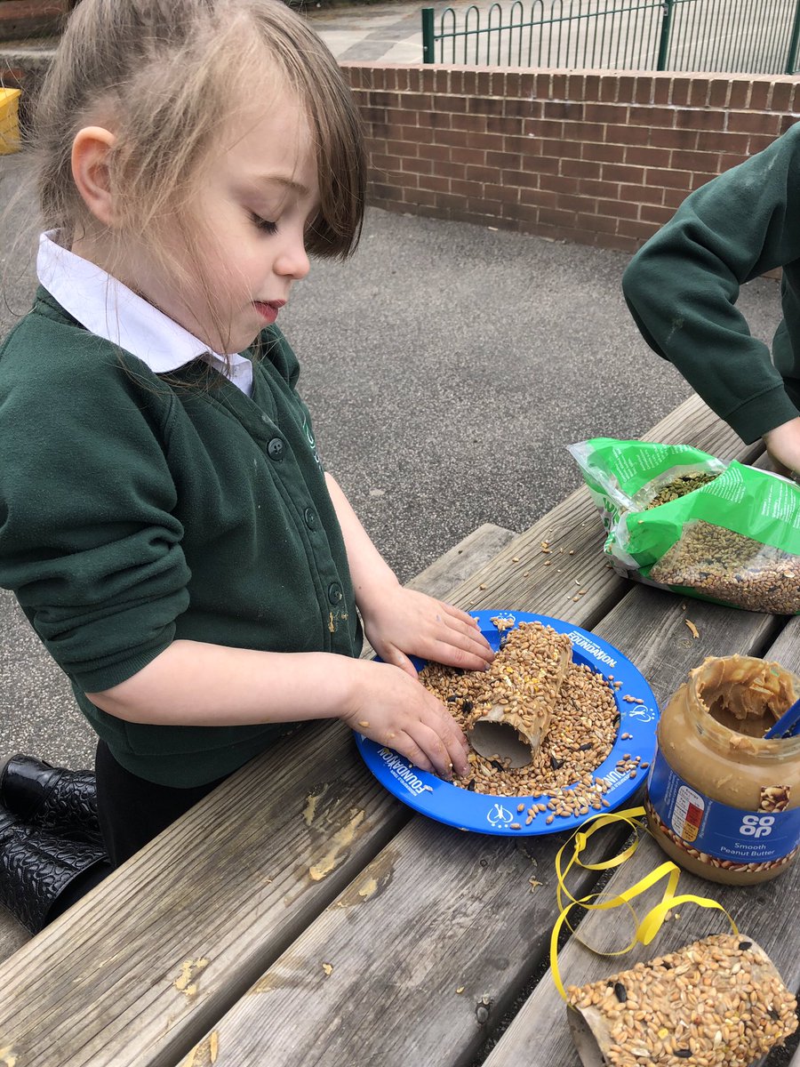 ROrchardpa's tweet photo. We had a great time making bird feeders at school today. The birds in our playground are going to be very happy! #OPAenvironmentweek #OPAwildlifewatch @OrchardPrimaryA https://t.co/tnPin54UYf