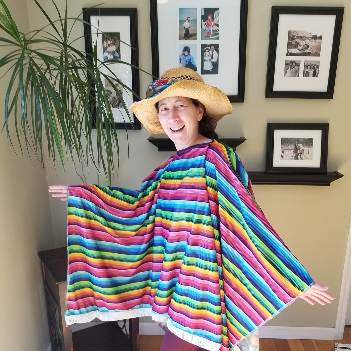 mrsleveillee32's tweet image. Happy Cinco de Mayo, LMS! #lmsspiritweek @StudentLms