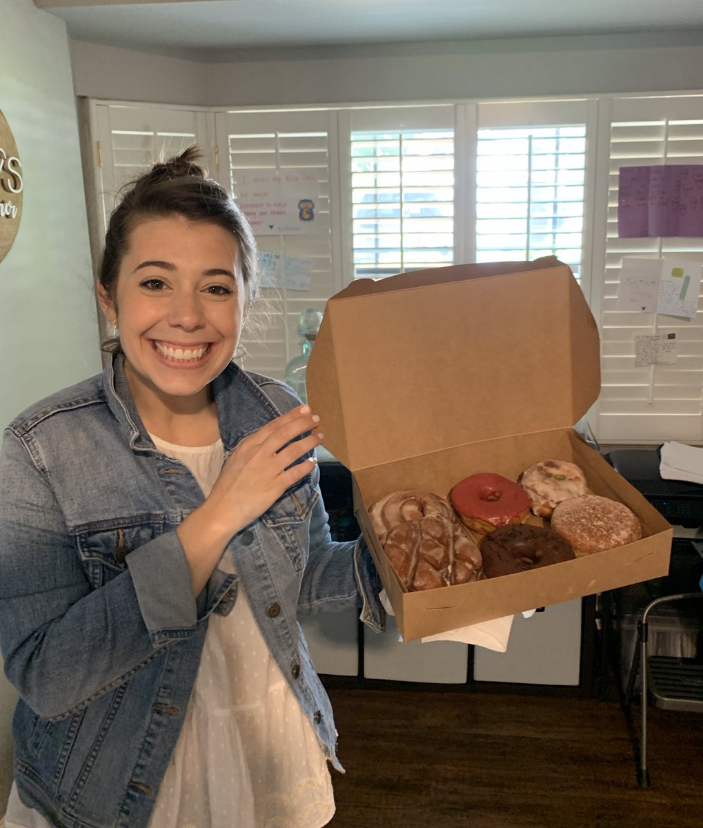 MissTreiber's tweet photo. Wow! Donuts at home- I feel so appreciated @Traciii29 #angeloakes #TeacherAppreciationWeek2020 https://t.co/O5ADZCzjub