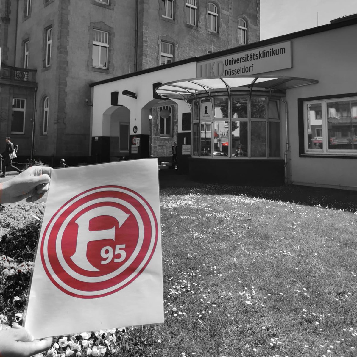 UniklinikDUS's tweet photo. 🧡⚽️ 125 Jahre alt und noch kein einziger langweiliger Tag dabei! Auch wir gratulieren unserer launigen Diva vom Rhein @f95 zum Geburtstag. Wir freuen uns auf die nächsten gemeinsamen 125 Jahre! 🧡⚽️ #95ole #fortuna125 #fortunaduesseldorf #f95 #duesseldorf https://t.co/yk58TNXy7r