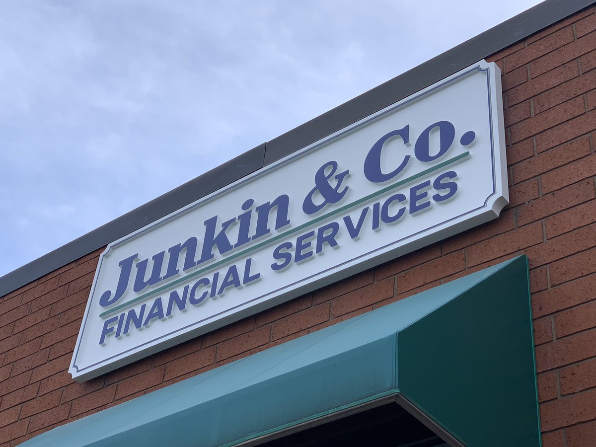 woodthingamajig's tweet photo. Small business helping small business help small business. We worked with another local company to make this outdoor sign for Junkin & Co. All mill work done on our 4x8 CNC.
#madeincle #ohiomade #ohiosmallbusiness #northeastohio #womanowned #shopsmall #outdoorsigns #sign #signs https://t.co/8hec2xI9Tl