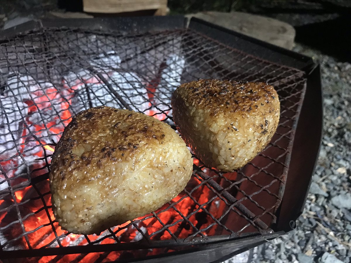 イシタカ Neo林業家 絶対に失敗しない焼きおにぎり おにぎりは手に水を多めにつけて力一杯固めに握る いったん素焼き 表面がカラッとしたら砂糖しようゆジャバジャバ 好きなだけ焼く 完成