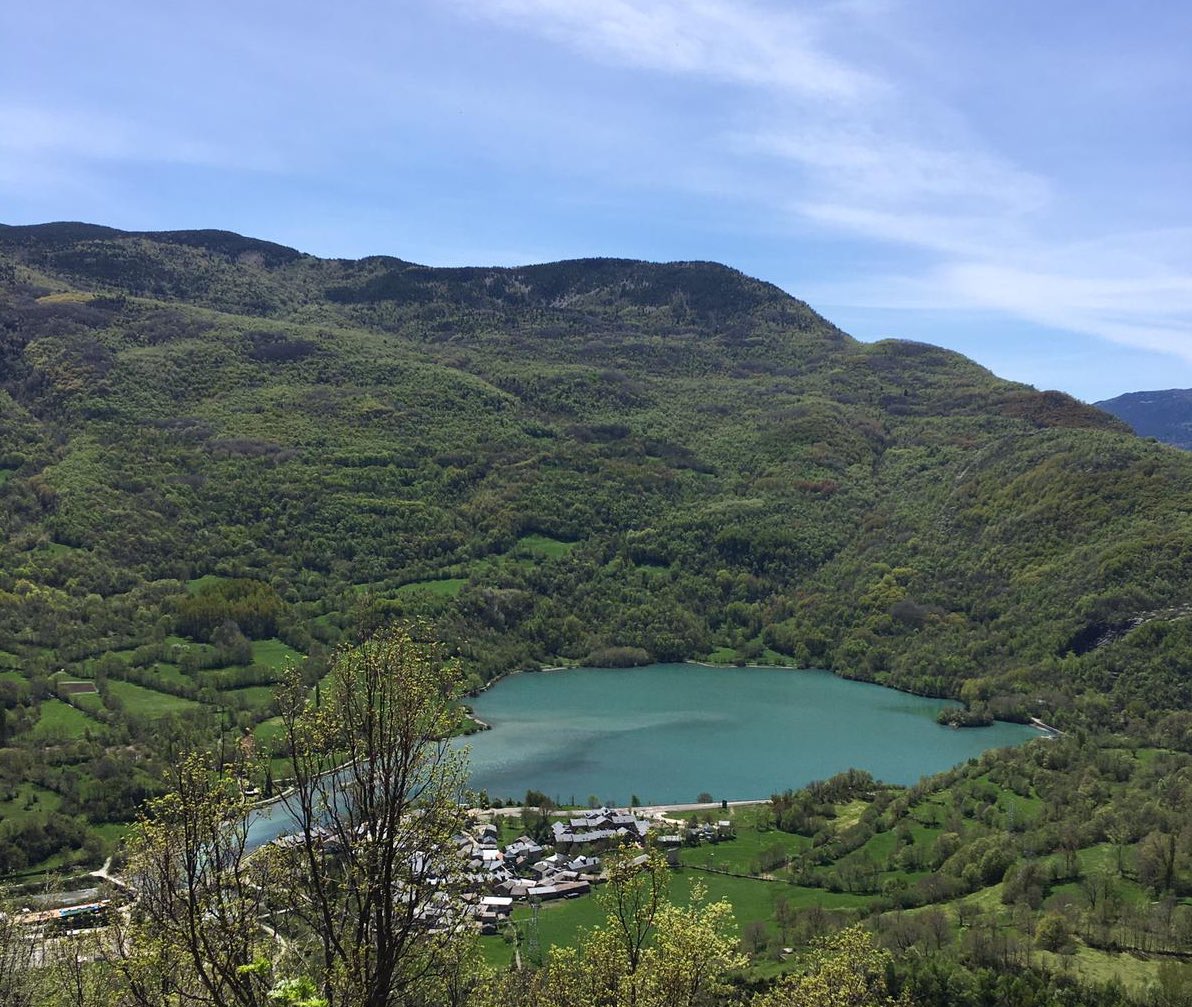 Benasque_'s tweet photo. 🦢🏔 Así luce el pantano de Eriste y sus alrededores 

Vía @ag_aller https://t.co/Fe0votnROT