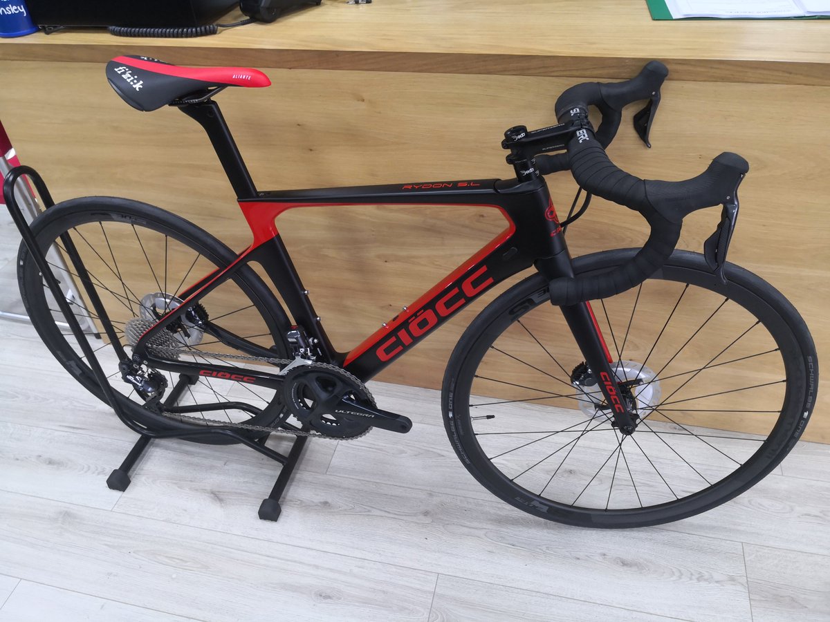 robgrumpycat's tweet photo. @racescene_uk @BianchiOfficial @Colnagoworld @Pinarello_UK Just picked this up today. Still daren't ride it. Thanks to Freddy and Richard for the great service and advice. https://t.co/eBFrXtbDLQ
