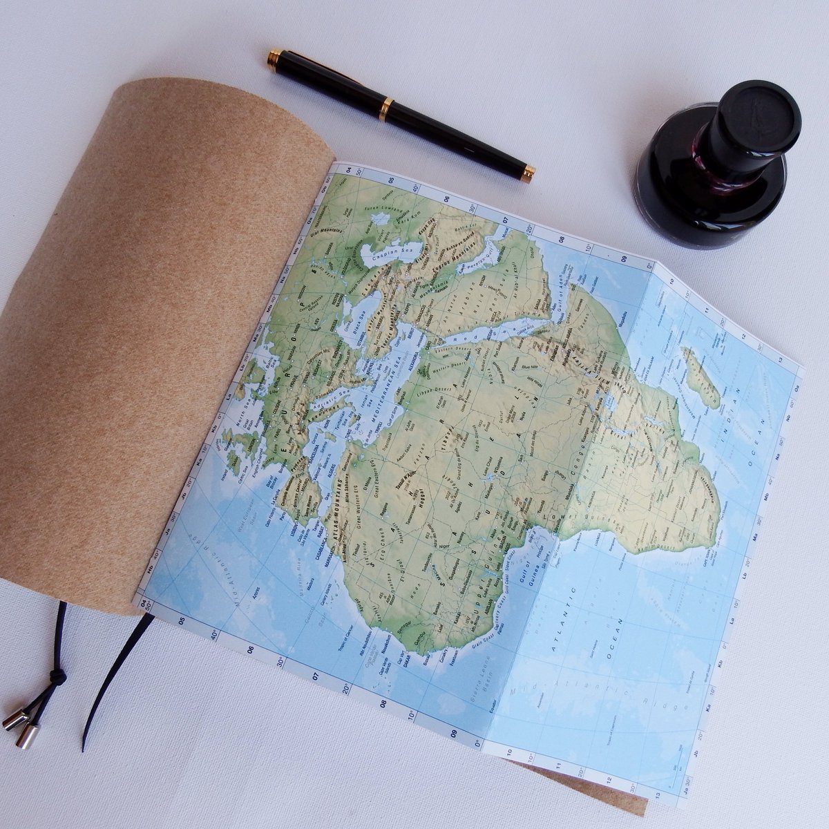 malloryjournals's tweet photo. @BritishCrafting Why not plan a trip for the future? Here is my Africa themed Journal, but I also make Travel Journals to order. #tbchpowerhalfhour #traveljournals #africajournal #africa #customtraveljournals #mapjournal https://t.co/JkgiRbIMTp https://t.co/voEjyhGATy