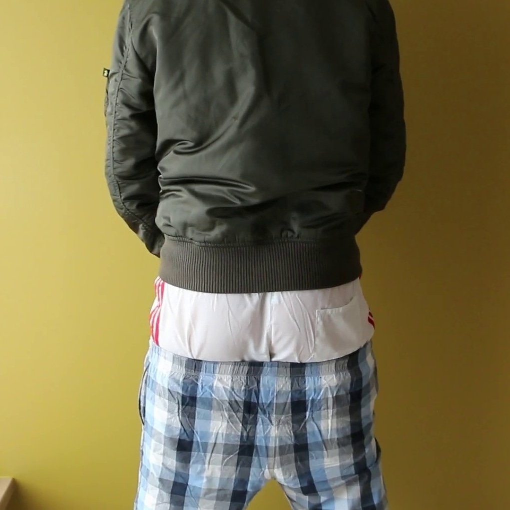 ledger_phoenix's tweet photo. Have you seen this video? Check out my YouTube. #bomberjacket #phoenixledger #fetishboy #lgbtq #queerboy #nylonshort #nylonlover #nylonjacket #gayboy #gaymen #sagger #saggingboy #gaysagger https://t.co/s2qB4qxypk