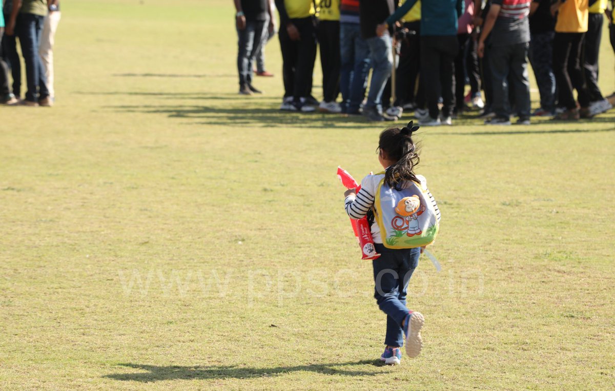 PatidarPPL's tweet photo. T357 - Grand Finale  RBC vs Jai Dhoramnath 😍👌👍 #grandfinale #flyinghigh #loveppsc #UTTARAYANFLEA #patidarpremierleague2019 #vivoindiatelangana #day11 #day12  #cricketcrazy #cocacola #closingceremony #freedomscreens #stayhomestaysafestayfit https://t.co/9FHPNdYga0