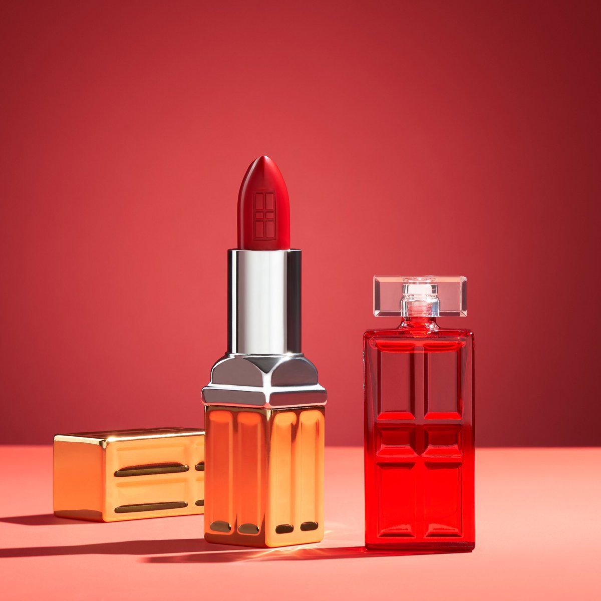 EArdenSA's tweet image. 🛑 Working from home doesn't have to be boring! Turn up the drama with our full on red combo 💄 #Redlip #lipstick #BeautifulColor #RedDoor #AlwaysArden 
ms.spr.ly/6181TgC9R