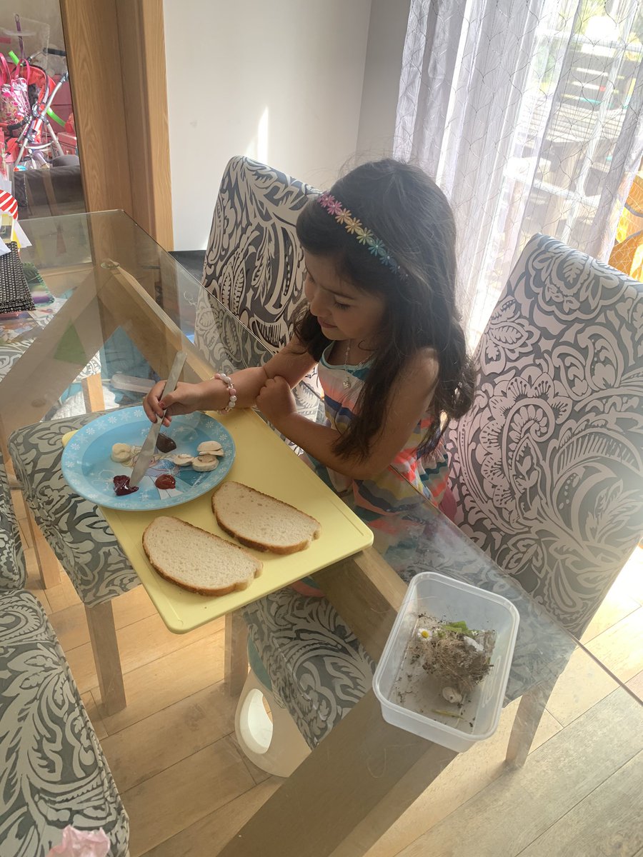 roggy17's tweet photo. Anybody Hungry? Along with some baking Kieva has made a disgusting sandwich for lunch😬😃🤢@stdavidsprimary #Daddynotimpressed🤣 https://t.co/Q5q761pJY1
