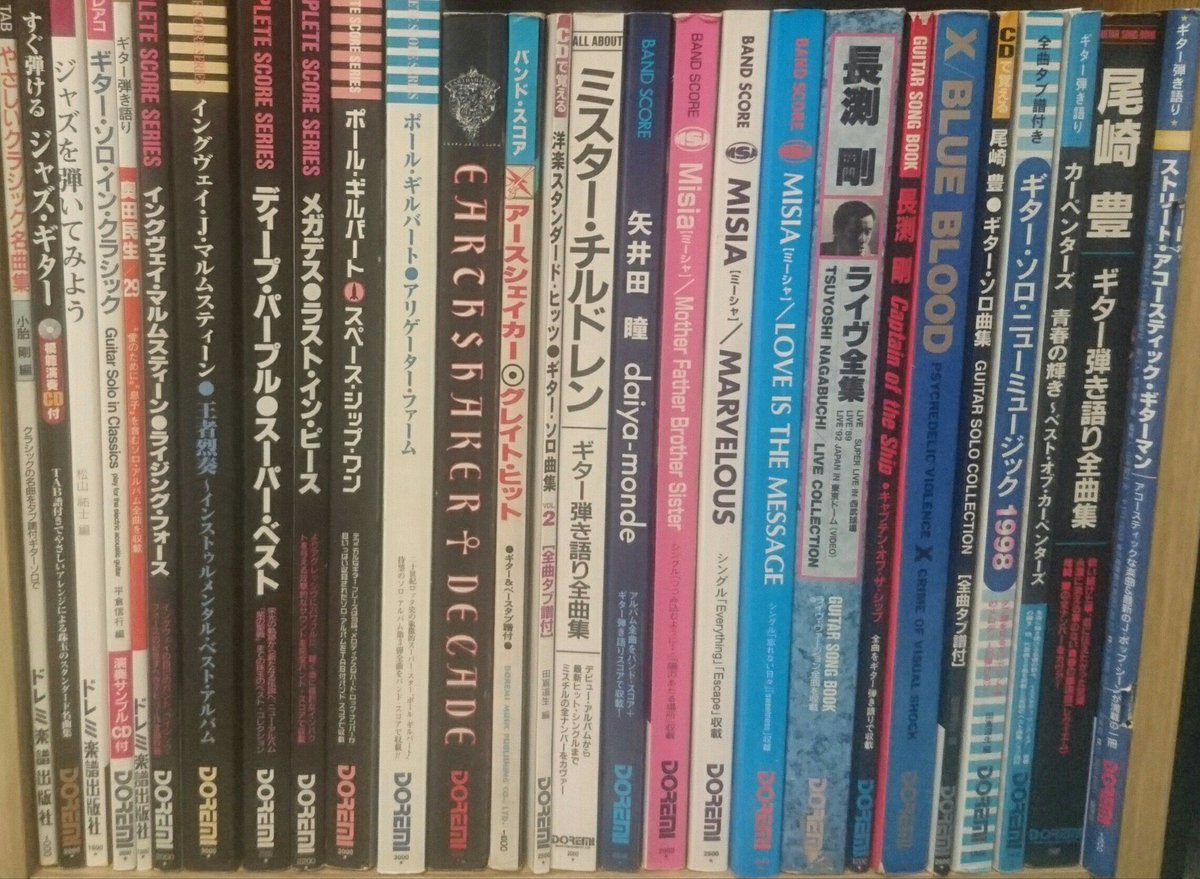 soft_metal's tweet photo. 僕の持っているスコアです。

今では耳コピで済ませたり、○ットから拾ったりしてあまり買っていませんが。

ざっくり出版社別にしてみました。

あとYGの切り抜きもたくさんあります。

ギターっていろんなジャンルが弾けるから面白いですよね。 https://t.co/mU6Q04wZyj