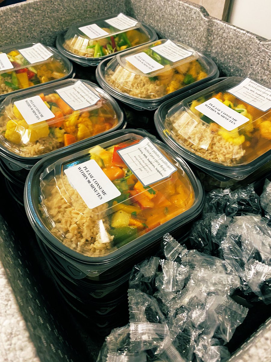 Chefjensen21's tweet photo. Doing our part for our frontline defender. Healthy meals for them, our little way of saying Thank you 🙏 @BaxterStoreyIre @doyle_rdoyle https://t.co/kkSeygU6Mm