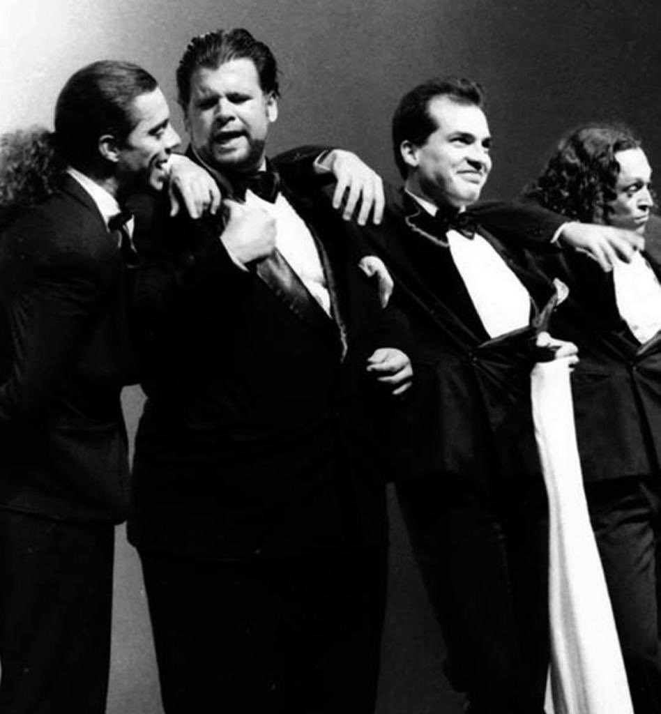 Duro digerir as perdas de Aldir Blanco e Flavio Migliaccio. E ainda no último sábado outro grande companheiro de cena, muito talentoso e querido, também nos deixou, o saudoso George Vassilatos. Dias difíceis esses. Meus sentimentos aos familiares, amigos e admiradores.