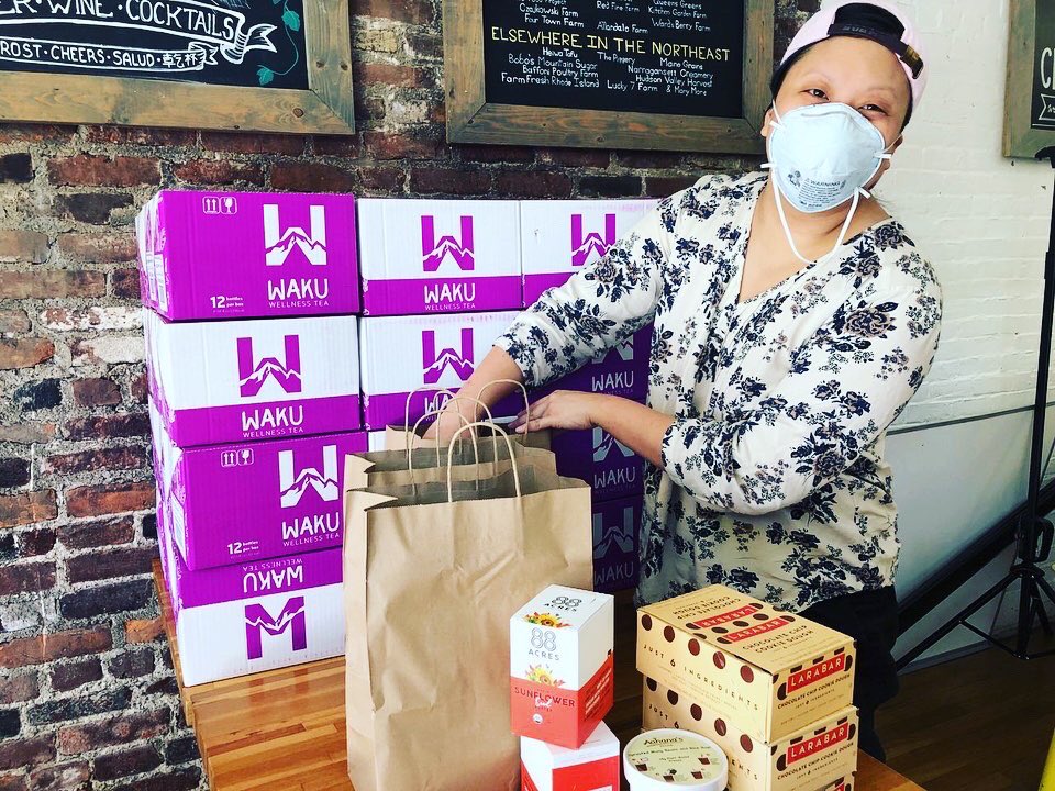 Local Food Brands Team Up to Provide 1,000 Healthy Snacks to Frontline Medical Workers Across Greater Boston #GivingTuesdayNow #ThisisNE 🙏
#covid #covid19 #covid_19 #Helping #Donate #Community #Food #Together #newengland #family