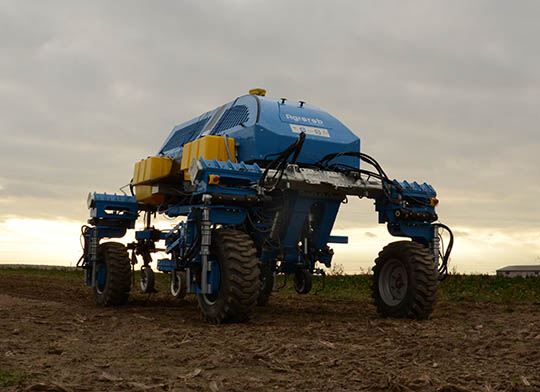 SmartAgriHubs's tweet photo. The #DIHAgroPoland has received funding! The project will allow the implementation of the first Polish agricultural robot for mass production in 2023. #RCNEE #SAH #Unia #L-PIMR #L-ILOT #Agrobots #agricool https://t.co/SY4YZtaAFq