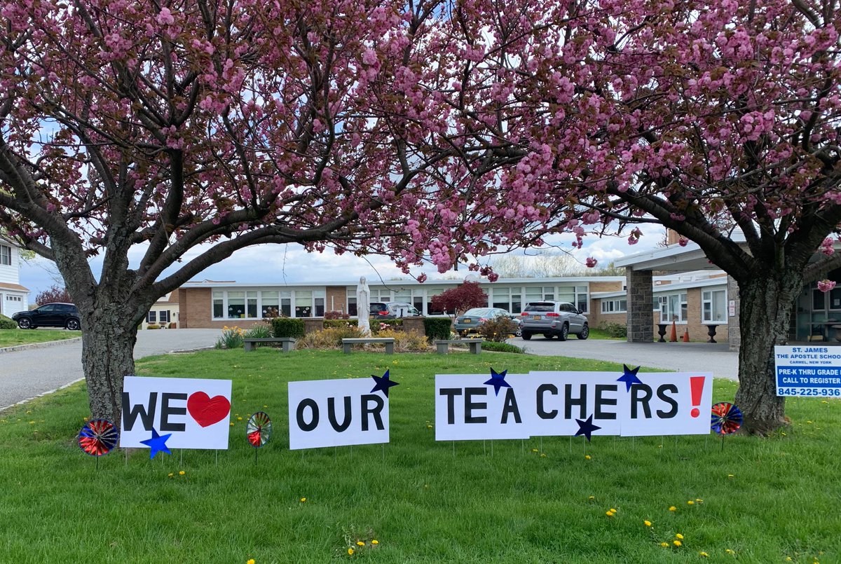 stjamescarmel's tweet photo. Our front lawn is filling up with signs of appreciation and #1000ThankYous thanks to our amazing school families. #TeacherAppreciationWeek #HVCatholicED @ArchNY_Schools @mauracr87811579 @MichaelDeegan10 https://t.co/A4MSC9poqm