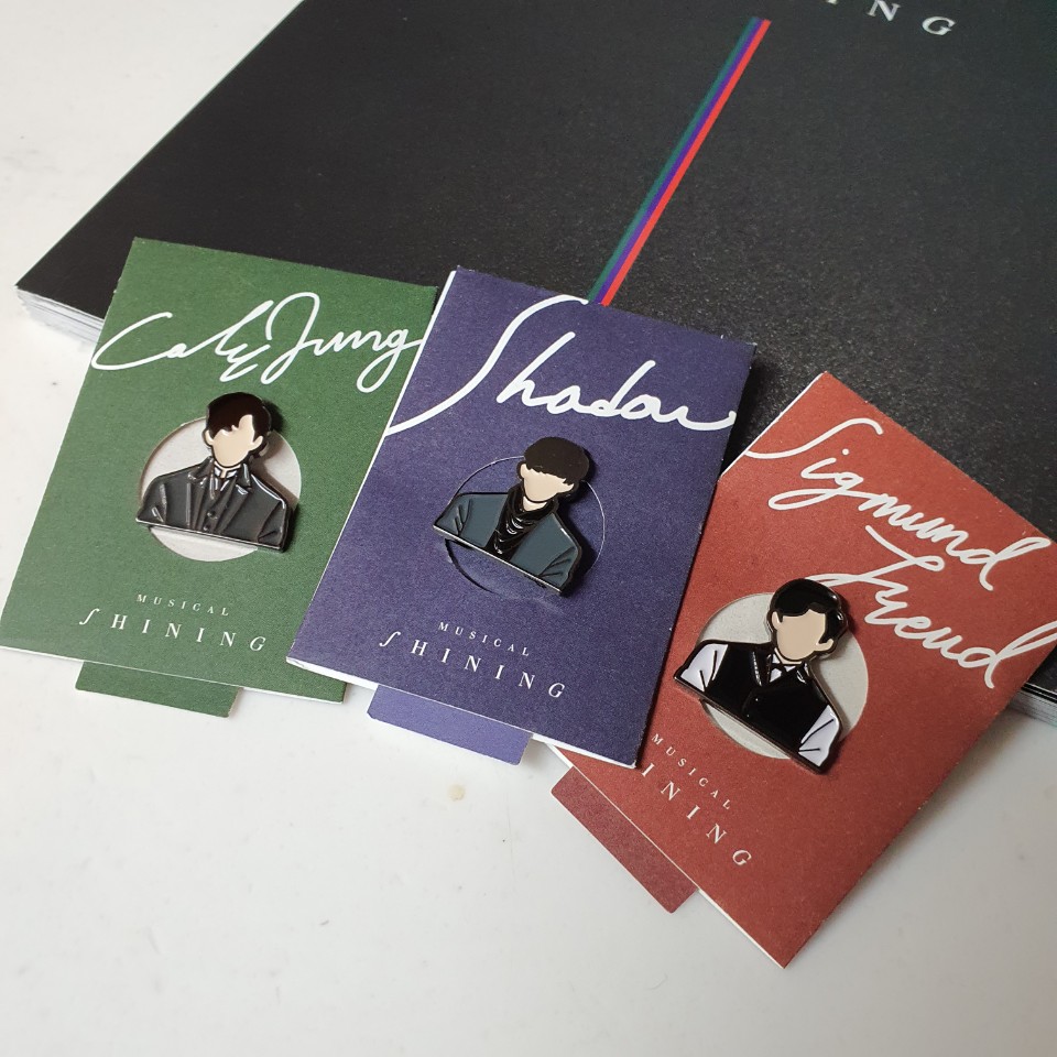 newpro_shining's tweet photo. 뮤지컬 샤이닝 – 본공연 이벤트 8

“캐릭터 뱃지 3종 &amp; 그립톡 2종
총 5종 중 택 2”

회차 : 2020. 5 .8(금) 8시 / 2020. 5. 9(토) 3시 공연

#뮤지컬샤이닝 #아트원씨어터1관 https://t.co/Z76wf4i4bd
