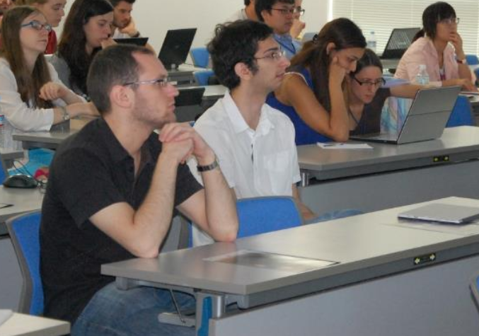 CentraleLyon's tweet photo. Une centaine d'élèves-ingénieurs accompagnent des lycéen.nes de terminale S dans le cadre du #tutorat « École à la maison » @EducationFrance
Objectif : aider les plus en difficulté et ceux qui préparent une CPGE scientifique. Bravo pour cette initiative !
https://t.co/YGMY0HnMXW https://t.co/STq2JmFrZH
