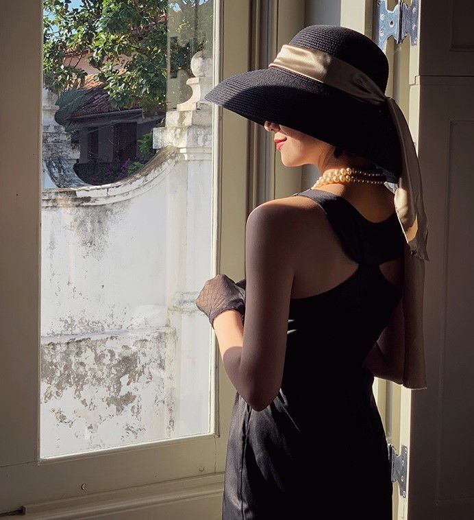 ট ইট র Manusmachina 伯爵夫人のエレガントワンピース T Co Kovvnybz3d まるでオードリー ヘップバーンの持つ小悪魔のような雰囲気が漂い 華やかな世界に生きながらも 自由気ままな女性を演出してくれるワンピース オードリーと一緒に素敵な