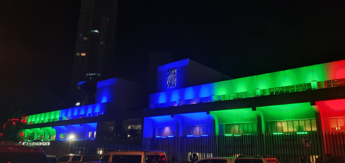 raffsantos's tweet photo. ABS-CBN building right now. https://t.co/8sWsBVYKkh