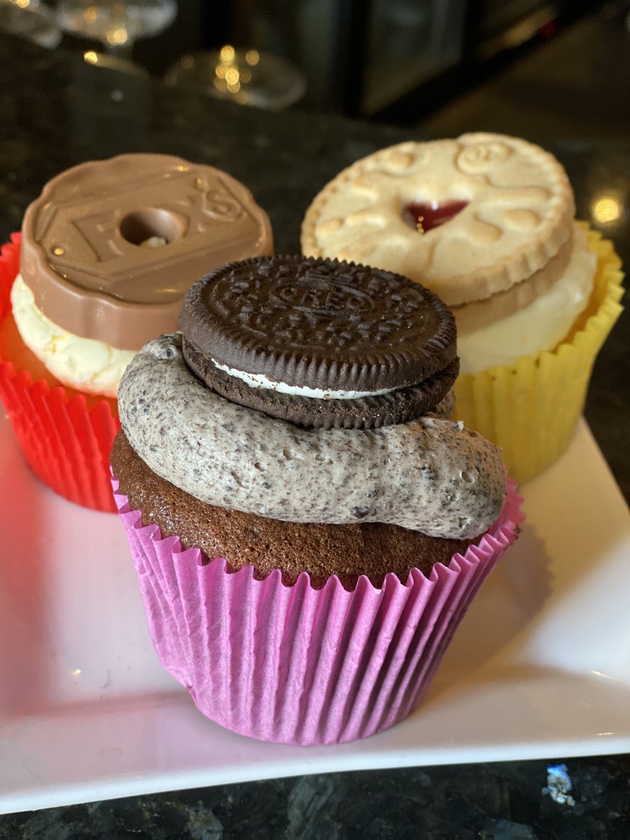 How cute are our freshly made cakes 🍰 🧁 
Available today 🙂
#cupcake #cake #homemade #chocolate #jam #cream #fresh #theleven #stokesley #yummy #coffeeshop #illy #coffee