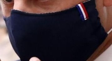 arielSTRABONI's tweet photo. #DisPapyTwitt "... Moi, j'veux le masque du chef de la France. Tu me l'achètes, hein ! Et Pourquoi il a pas les deux étoiles comme le maillot de Killian, que tu m'as offert ?..." https://t.co/JguxLDAgOc