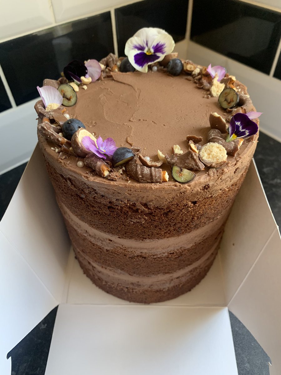 clemserrell's tweet image. Today’s cakes ready to go #batch22