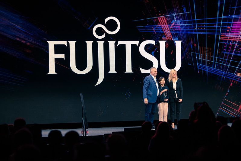 BronwynHastings's tweet photo. I had the honor of announcing @Fujitsu_Global as Citrix Partner of the Year at #CitrixSummit. I look forward to continuing to partner with them to empower our customers along their digital transformation journeys. https://t.co/GbLMJ9XiSK https://t.co/54Xip0vdNF