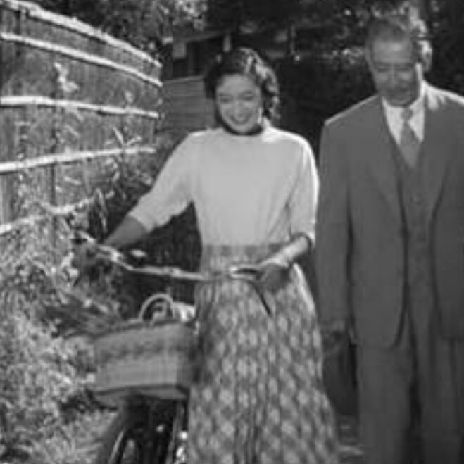 ママ 気が滅入る状況をさらに滅入らせてくれる映画 自転車の日 山の音 1945 原節子の けなげさに涙してしまう作品 自転車の場面や レコードを聴く姿も美しい ラストシーンの風景が ある映画に似てましたね 映画好きと繋がりたい