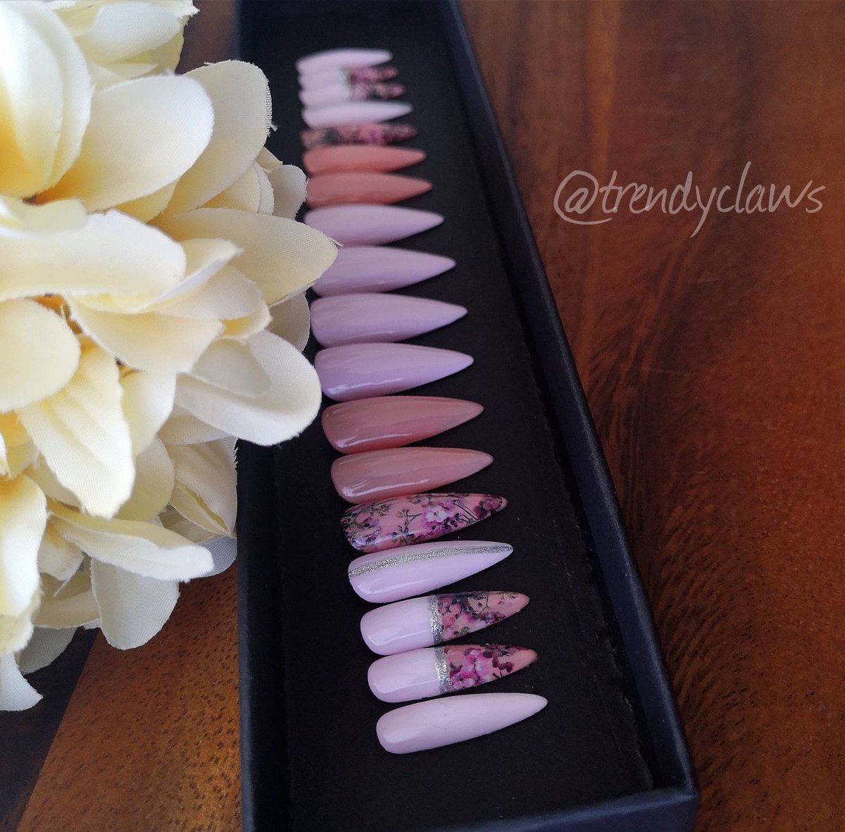 Excited to share the latest addition to my #etsyshop: Soft Nude &amp; Lilac Floral - Spring Flowers - Custom Press On Nail Set
#etsy #etsystore #etsyseller #pressons #pressonnails #floralnails #springnails etsy.me/2SCLmRj