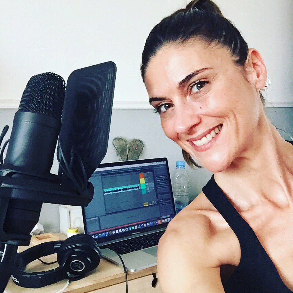 CarmeLaDiaL's tweet photo. 🔴#REC
¡Buenísima sesión!
Grabando publicidad además de una nueva entrega de los #RelatosDelConfinamiento de @MonicaRouanet
Cada día más enamorada y agradecida a mi profesión,que tantísimo me llena
🗣🎙🔊👂🏼
#locucion #voz #publicidad #losmicrofonos #locutora #homestudio #microon https://t.co/qp3dgS8mhu