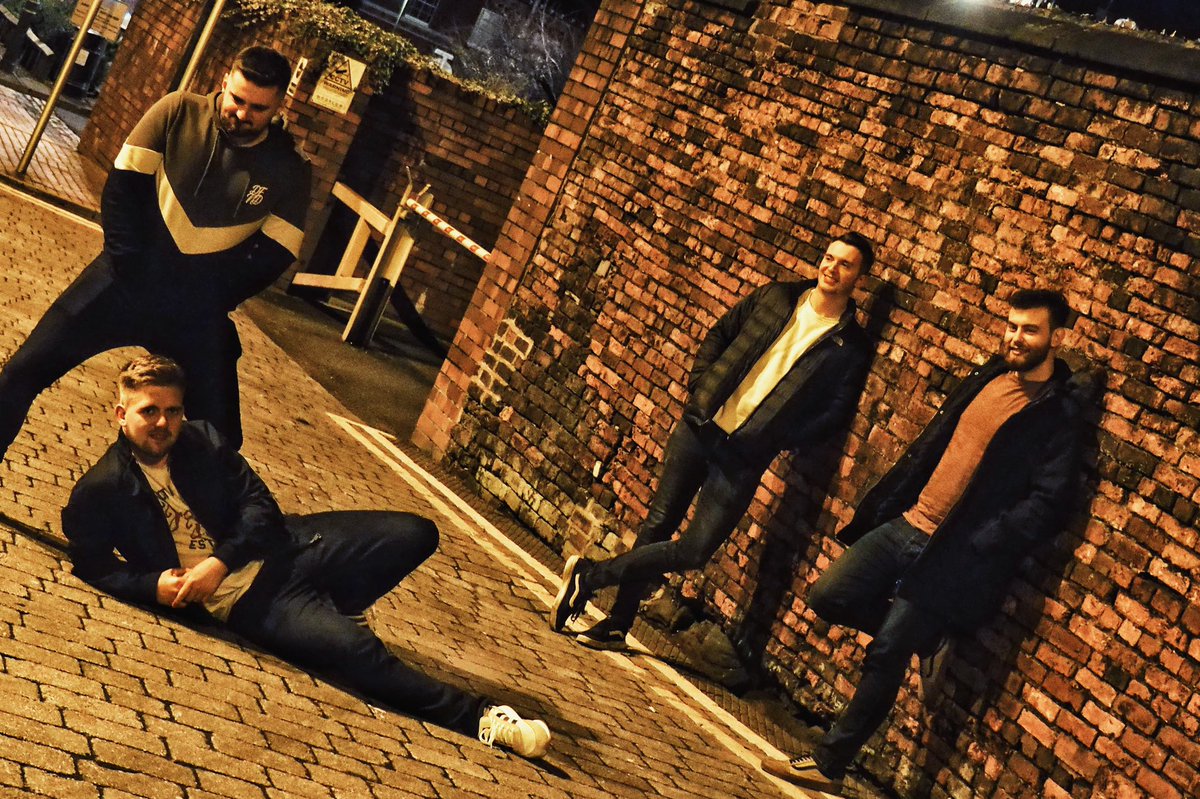 Throwback to when four people could hang out in public together...😅

📷 @guydee912