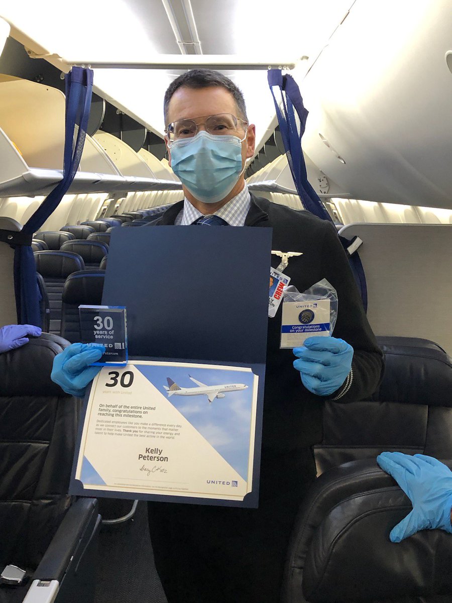 Ramy_EWR's tweet photo. Congratualtions Kelly on your 30 years with @united . Thank you for all you do #beingunited #uaifsbaseEWR @weareunited @StacyC_United @nbyunriedel @Patrisha__C   @lisa_pizzimenti @ronnieleeunited https://t.co/uw06SunIWh