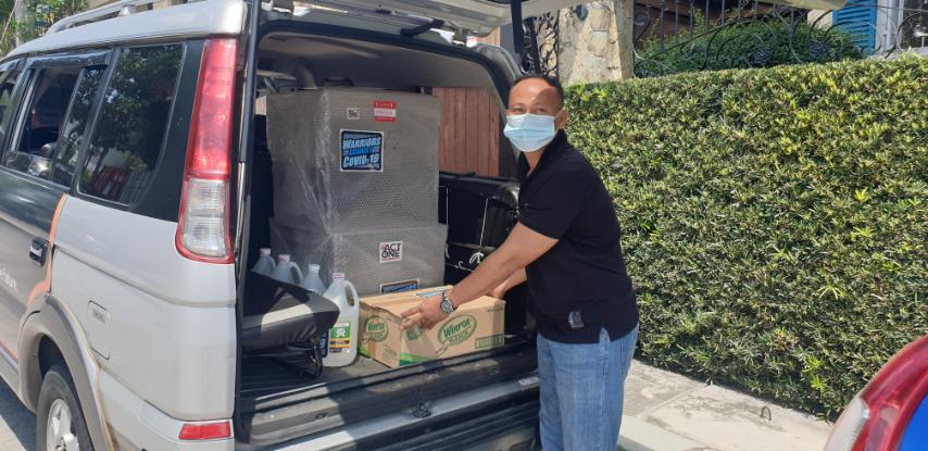phoenixfuels's tweet photo. #PhoenixFuelsHope for our medical frontliners โค๏ธ Thanks to our Grab Bayanihan drivers, food and medical supplies are regularly delivered to various hospitals in Metro Manila. ๐#SasamahanKaNgPhoenix https://t.co/CvZhECmH2u