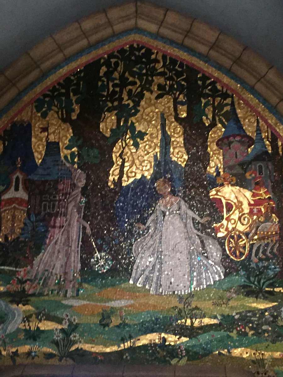 るんるん 東京ディズニーランド シンデレラ城の壁画の写真 どこに宝石あるんだっけ 去年行った時に撮った るんるん 東京ディズニーランド シンデレラ城の壁画の写真 どこに宝石あるんだっけ 去年行った時に撮った
